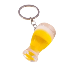 Porte-clés créatif en forme de chope de bière en résine pour décoration de sac