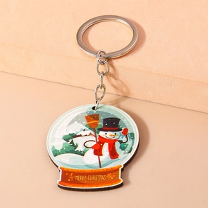 Gros plan d'un porte-clés de Noël avec bonhomme de neige et texte Merry Christmas