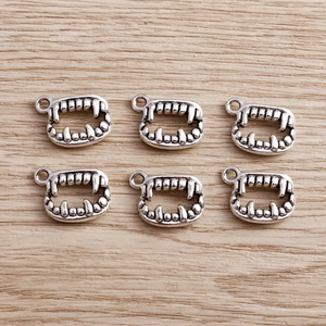 Antique silver vampire teeth charms for Halloween DIY necklace bracelet pendants