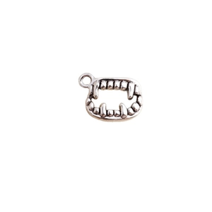 Vintage silver fangs tooth pendant for Halloween necklace and jewelry making