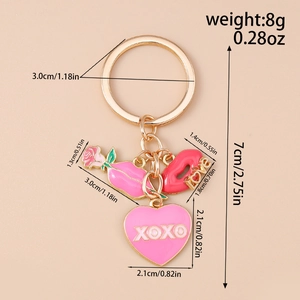 Détails du porte-clés avec lèvres rouges LOVE, cœur rose XOXO et breloques de roses