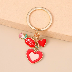 Détails du porte-clés en alliage avec pendentif lèvres rouges, rose et coeurs
