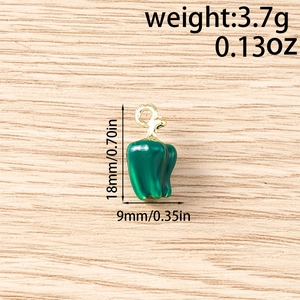 Detailed view of green pepper pendant charm with precise dimensions and weight 3.7g
