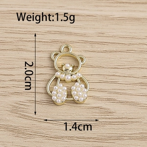 Detailed view of a golden bear pendant with pearls measuring 2.0cm and weighing 1.5g