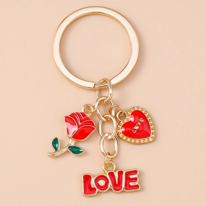 Porte-clés doré tendance avec rose rouge cœur et love pour cadeau de Saint-Valentin