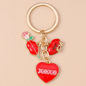 Porte-clés doré romantique avec lèvres rouges, cœur Love et breloque rose rose