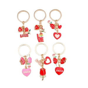 Lot de 6 porte-clés romantiques avec cœur, rose et lèvres pour cadeau de Saint-Valentin