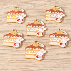 Detail von Kuchen-Anhängern aus Legierung mit süßem Hasen für DIY-Schmuckherstellung