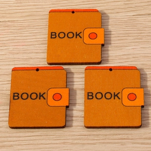 Tres colgantes de madera con forma de libro y texto BOOK para joyería DIY y artesanías
