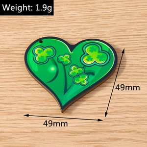 Detail of 49mm green shamrock clover pendant with size labels and weight measurement