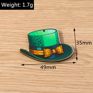 Detailed view of green clover hat charm with dimensions 49mm x 35mm and 1.7g weight