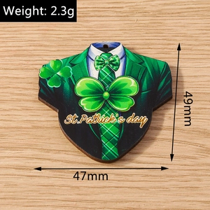 Detail showing St. Patrick's Day wooden clover pendant with 49mm x 47mm dimensions