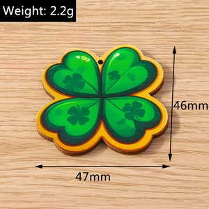 Detailed view of green clover wood pendant charm with 47mm size and 2.2g weight