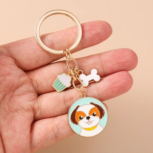 Süßer goldener Schlüsselanhänger mit Shih Tzu Emaille-Anhänger, Cupcake und weißem Knochen