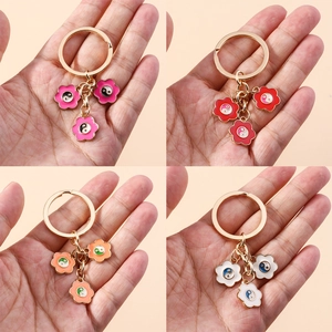 Portachiavi con Fiore Tai Chi Yin Yang in Stile Cinese Creativo in Lega di Zinco e Smalto Ciondolo per Borsa per Donna e Ragazza Regalo di Moda