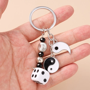 Porte-clés style chinois à la mode avec pendentifs tai-chi et breloque de dés