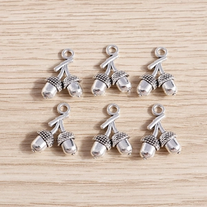 Packung mit sechs Vintage Silber Nuss Anhängern mit Eicheltextur für DIY Schmuckherstellung