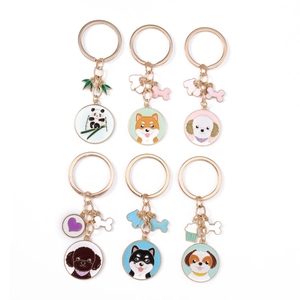 Set aus sechs niedlichen Cartoon-Tier-Schlüsselanhängern mit Hund- und Panda-Anhängern