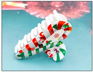 Détail de la pince à cheveux de Noël avec motifs festifs de Père Noël et de rennes