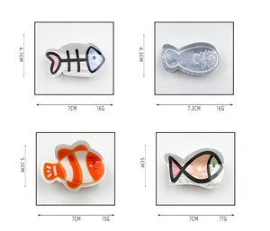 Detail van de acryl visvormige haarklemmen inclusief afmetingen en gewichten