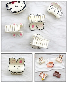 Détail de pinces à cheveux animaux mignons avec motifs de panda et de lapin