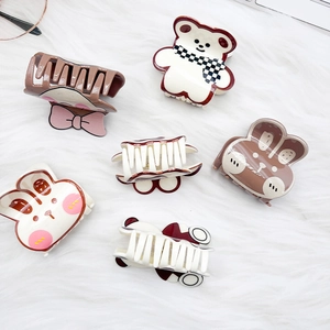 Niedliche Haarklammern im koreanischen Stil mit Hasen- und Bärenmotiven aus Acryl