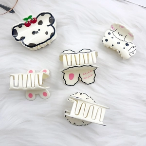 Lot de 5 pinces à cheveux en acrylique avec motifs panda et chiot sur fond en peluche
