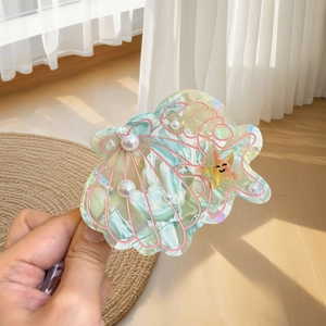 Pince à cheveux en forme de coquillage en acétate avec étoile de mer et perles vert menthe