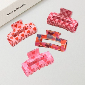 Square hair claws with heart patterns in pink and red colors for sweet hair styling