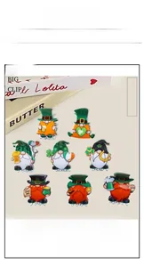 Detailansicht der St. Patrick's Day Haarklammern mit Kleeblatt- und Gnom-Motiven
