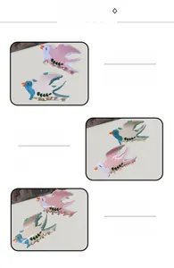Détail des pinces à cheveux en forme d'oiseau rose et bleu avec une finition brillante