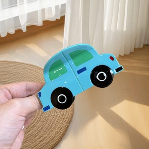 Simpatica molletta per capelli a forma di auto azzurra in acetato da donna