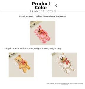 Vue détaillée de pinces à cheveux ours mignonnes en rose et ambre avec écharpe à pois
