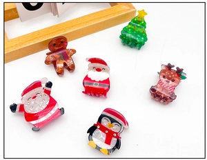 Set dettagliato di sei mollette per capelli natalizie con Babbo Natale e renne
