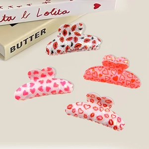 Sweet Acrylic Heart Lip Print Hair Claw Clip For Women Valentine's Day Heart Shaped Shark Clip Ponytail Hair Accessory