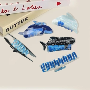 Pinces à cheveux animaux marins bleus avec motifs dauphin et baleine en acétate brillant