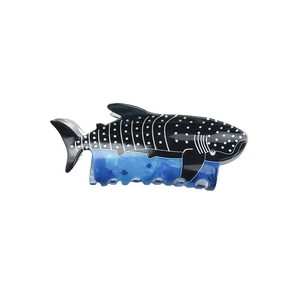 Pince à cheveux motif requin-baleine bleu avec points blancs et strass sur fond blanc
