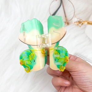 Pince à cheveux papillon dégradé vert avec motifs floraux pour coiffures du Nouvel An 2025