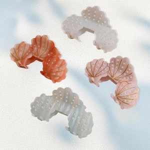 Haarklammern im Muscheldesign aus Acetat mit Perlen in Koralle, Creme, Rosa und Blau
