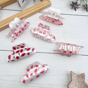 Set of 6 acrylic cowboy hat hair claws with red heart and lip prints for women