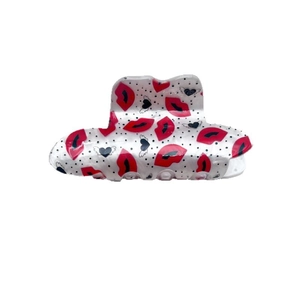 Acrylic cowboy hat hair claw with red lips and winged heart patterns for women