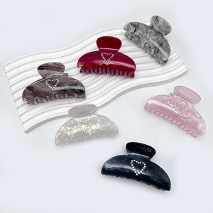 Set of 6 acrylic claw clips with heart rhinestones and marble patterns for women
