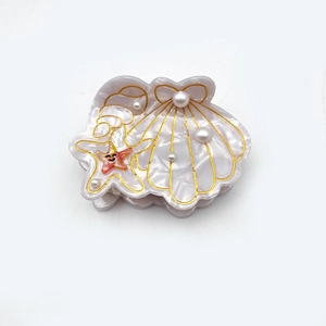 Pince à cheveux motif océan avec coquillages, étoiles de mer et perles nacrées