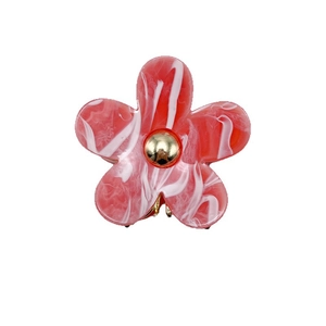 Pince à cheveux fleur à motif marbré avec bouton central doré pour coiffure élégante