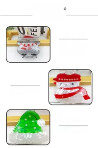 Details von Weihnachtsklammern mit Weihnachtsmann-Katze, Schneemann und Tannenbaum-Motiv
