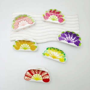 Lot de 6 pinces à cheveux créatives en acrylique aux motifs fraise, pomme et ananas