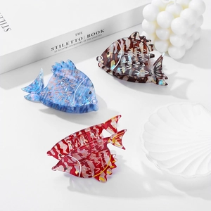 Chic acetic acid goldfish hair claws in blue, brown, and red on a shell tray