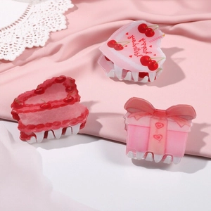 Set di mollette per capelli in acrilico rosa con torta e ciliegia su seta rosa
