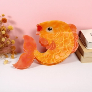 Molla per capelli in acetato a forma di pesce rosso con sfumatura arancione e trama