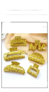Lot détaillé de six pinces à cheveux jaunes avec motifs de canard en diverses formes